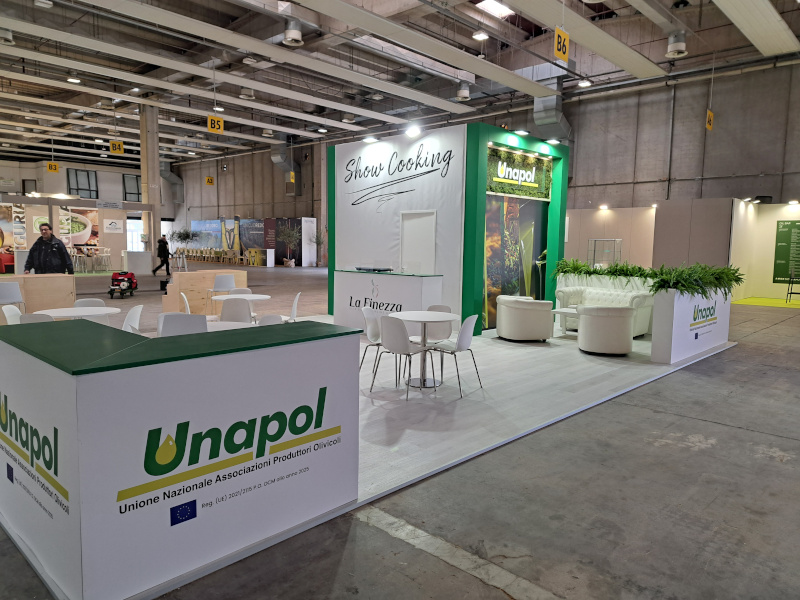 Progettazione stand fieristico per UNAPOL: un successo a Sol2Expo - 1