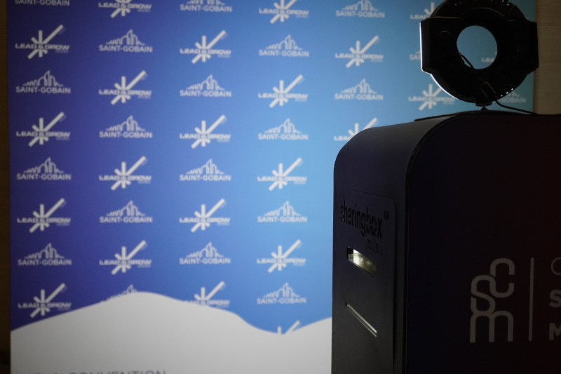 Kick-off aziendale Saint-Gobain 2026: allestimenti creativi a tema montagna a Milano - 18