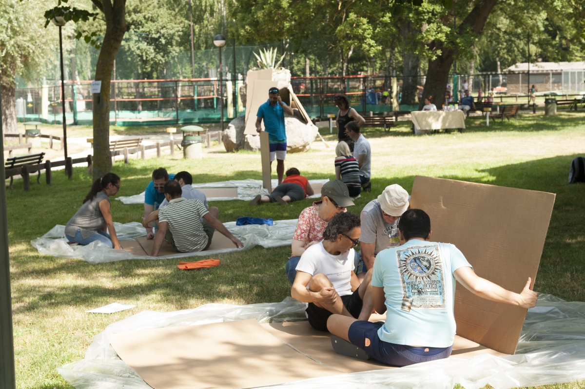 Smart Eventi: Team building carton boat per Daimler Merfina - 15