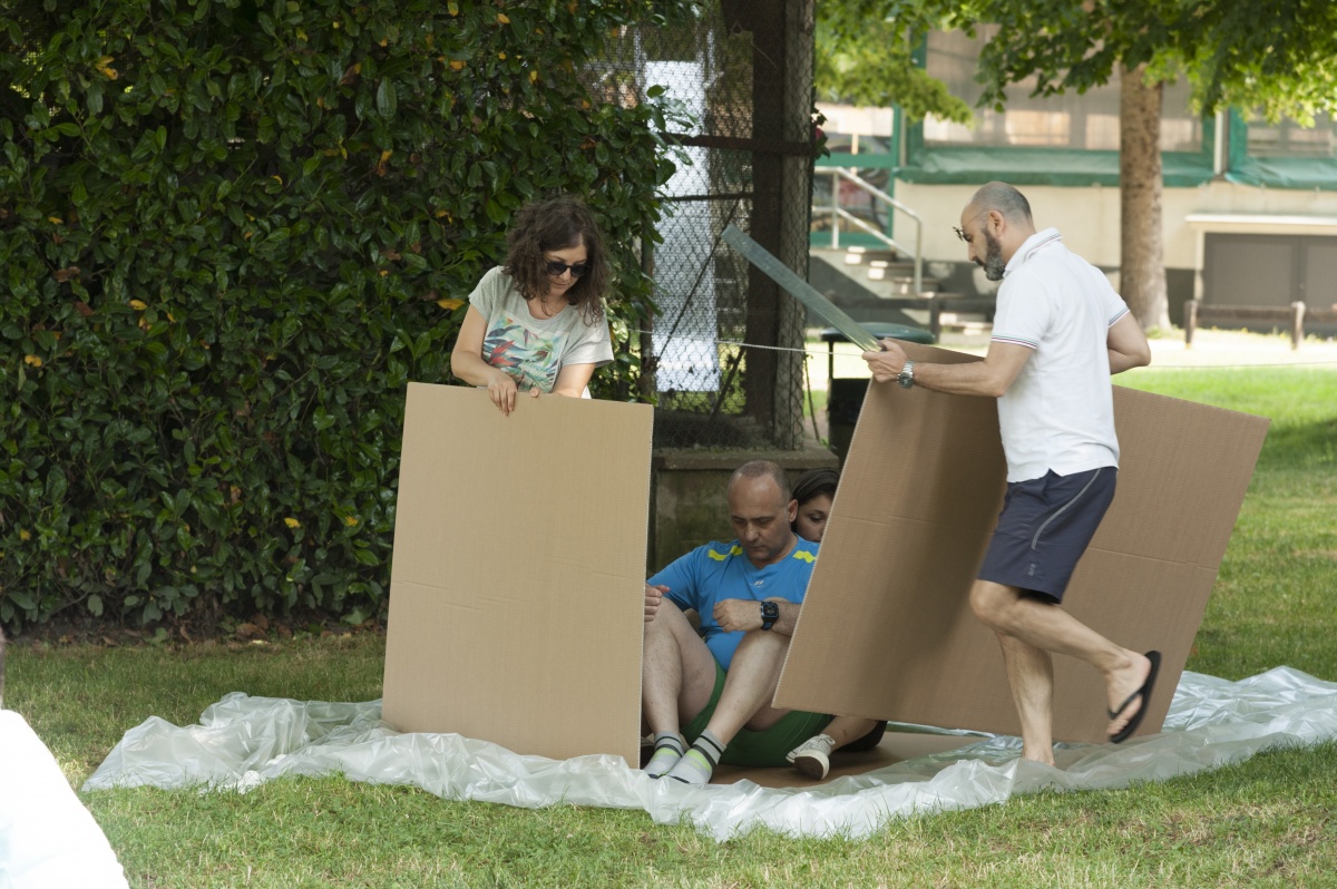 Smart Eventi: Team building carton boat per Daimler Merfina - 1
