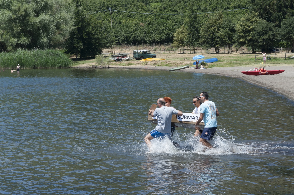 Smart Eventi: Team building carton boat per Daimler Merfina - 3