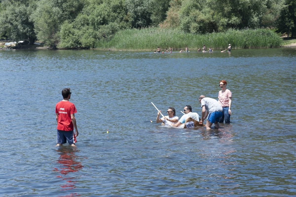 Smart Eventi: Team building carton boat per Daimler Merfina - 8