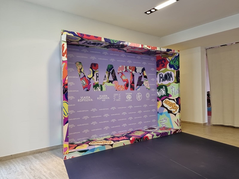 Il brand Vlasta Kopylova omaggia le dive anni 50 in pieno centro a Milano - 2