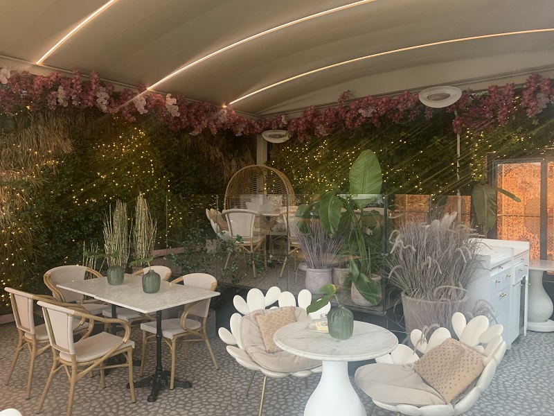 Atmosfera suggestiva durante la festa di Intermonte per celebrare un'operazione di successo - 2