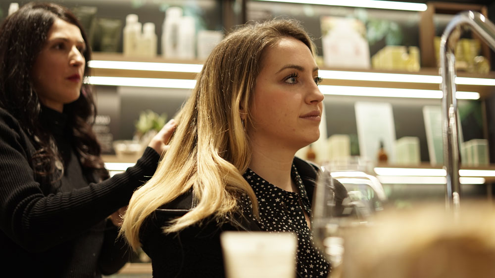 Aveda attività promozionale del nuovo store in Brera - 1