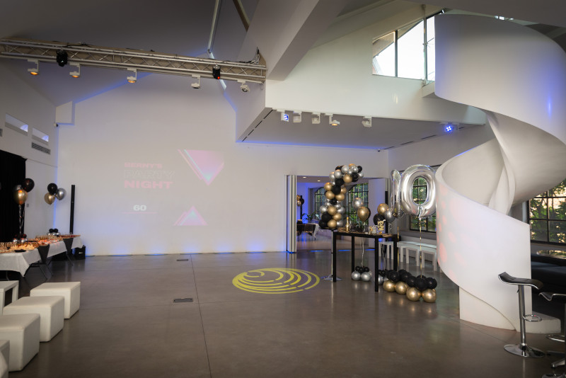 Organizzazione festa compleanno 60 anni location moderna total white Milano - 10