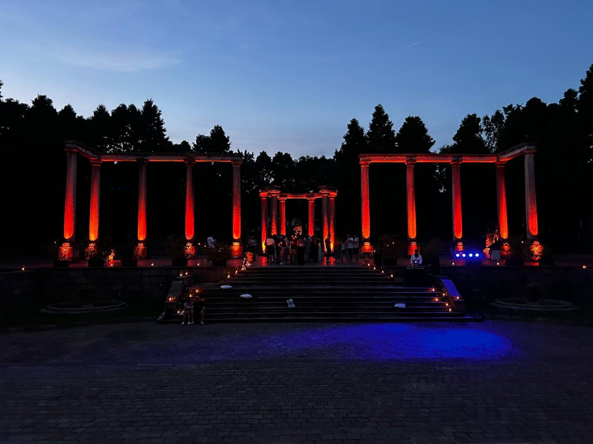 Aggregazione e Convivialità in un Ambiente Esclusivo  - 1