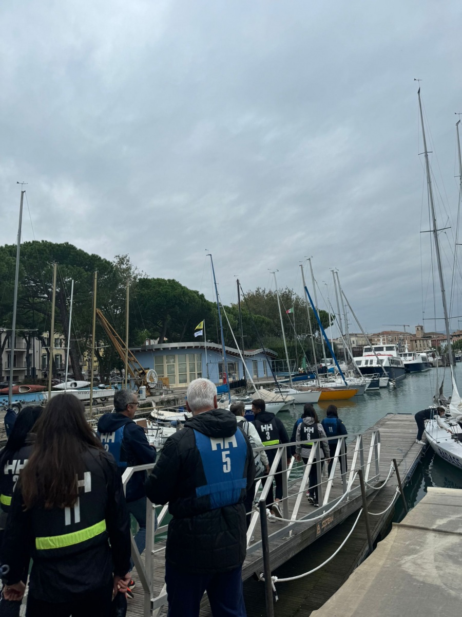 Team Building in Barca a Vela a Desenzano: Un’Esperienza Unica - 4