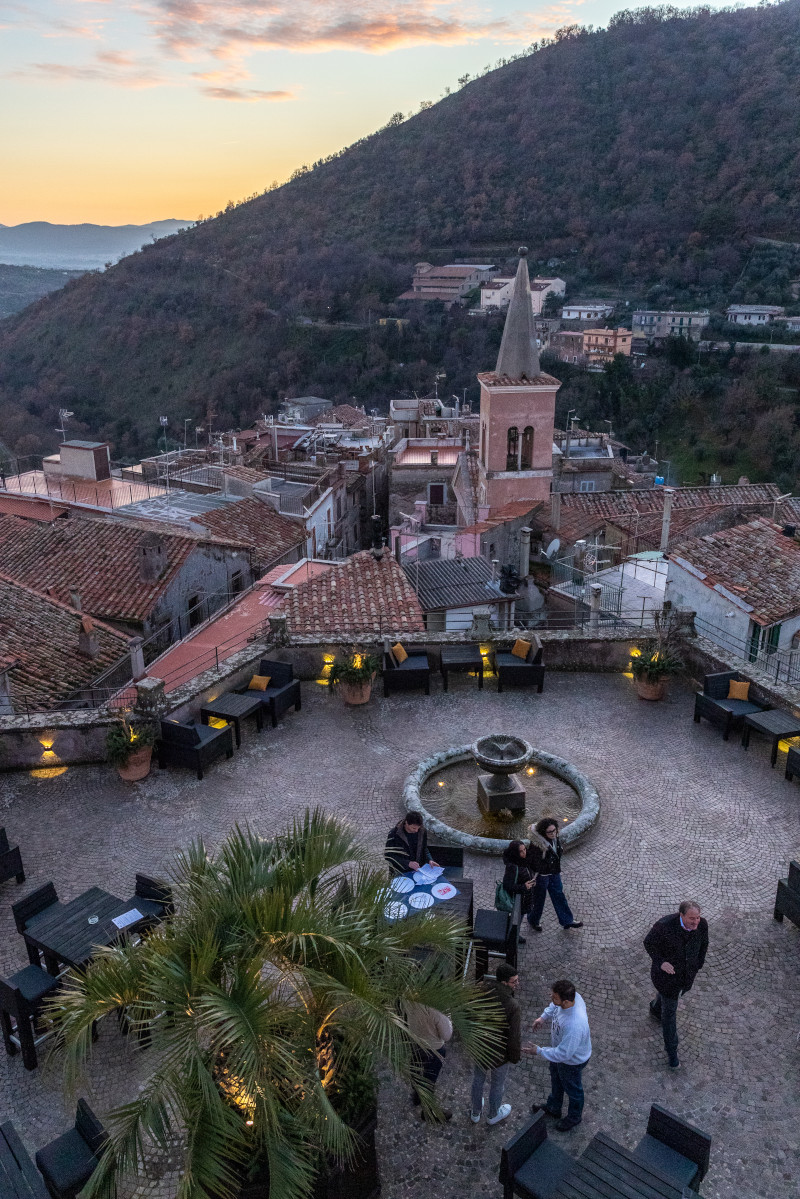 Movie Making Team Building: Trasformare un Castello in Set Pubblicitario - 1