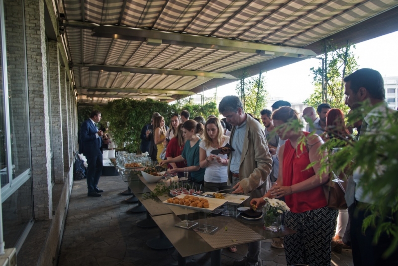 Smart Eventi organizza il meeting aziendale e aperitivo con dinner buffet e dj set per Edra Spa. - 11