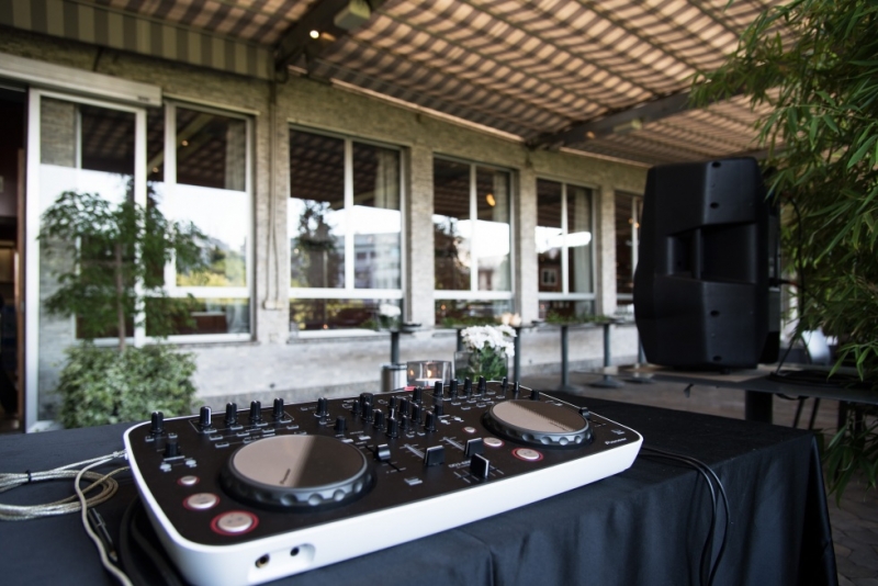 Smart Eventi organizza il meeting aziendale e aperitivo con dinner buffet e dj set per Edra Spa. - 17