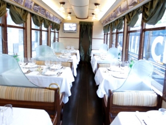 Smart Eventi ha organizzato per il team di Tchibo una cena indimenticabile e unica a bordo di un tram dell'800