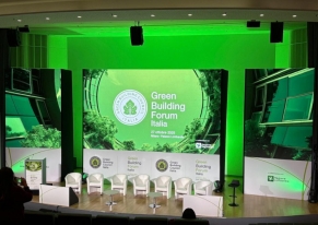 Organizzazione completa del primo Green Building Forum Italia, con gestione integrata di servizi complessi, coordinamento fornitori e attenzione ai flussi istituzionali in un contesto di alto profilo.