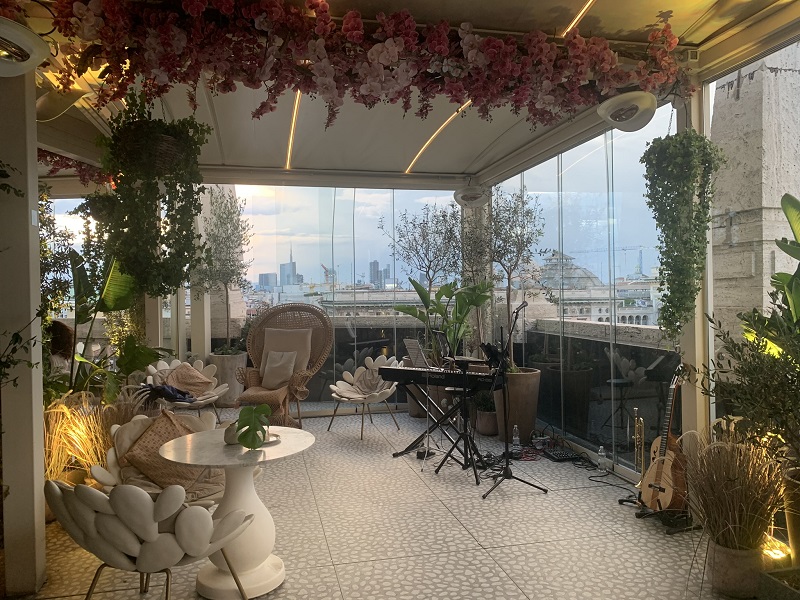 Atmosfera suggestiva durante la festa di Intermonte per celebrare un'operazione di successo - 3